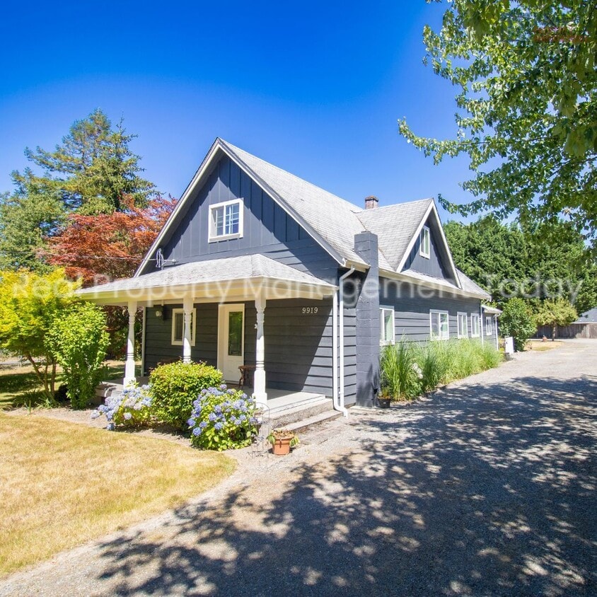 Primary Photo - Charming 5 Bedroom + Huge yard!