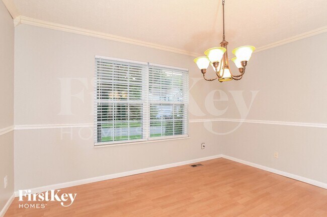 Foto del edificio - 6278 Maple Grove