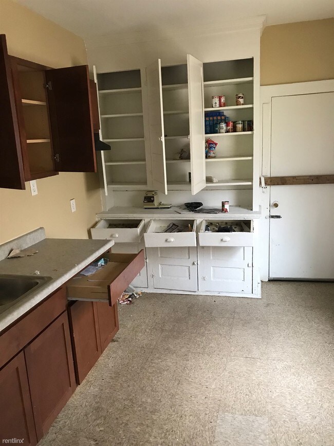 Foto del edificio - 2 br, 1 bath Flat - 2912 Whitney St