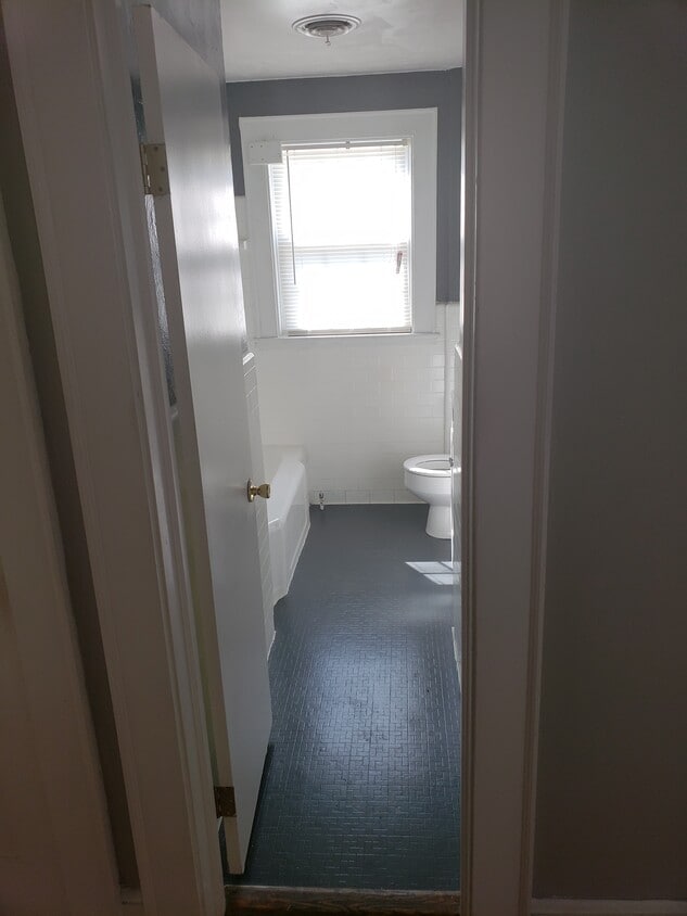 bathroom - 509 Maryland Ave
