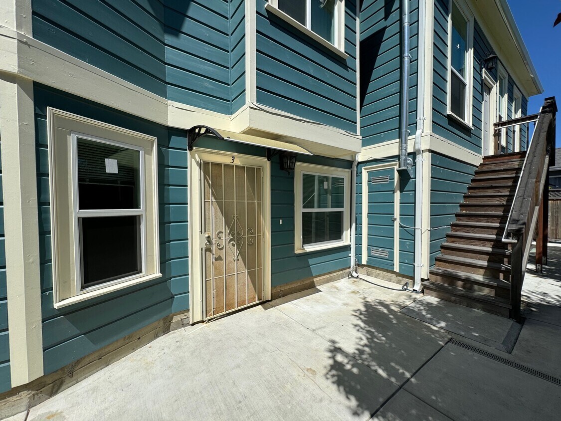 Primary Photo - 1551 Santa Clara Ave