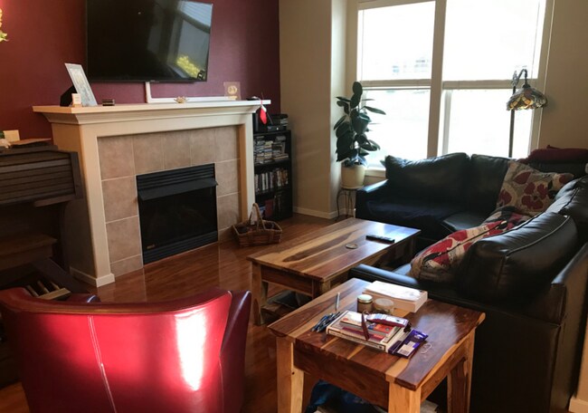 Foto del edificio - Beautiful 3 Bedroom, 2.5 Bath Spacious End...