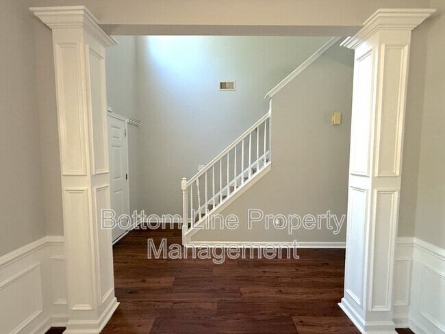 Foto del edificio - 5622 Wallace Cabin Dr