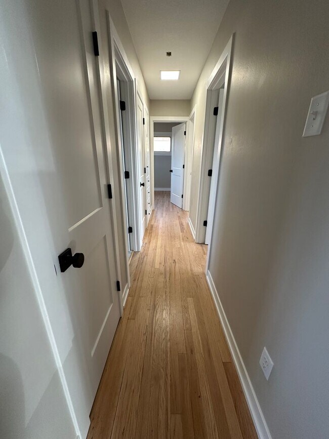 Foto del edificio - 3 Bedroom, 1 Bathroom House with Attached Garage