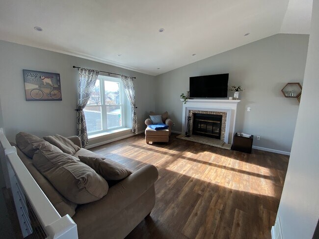 Building Photo - 11439 W 103rd Dr