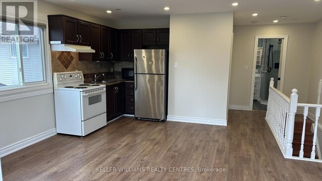Building Photo - 210 Ways Bay Dr