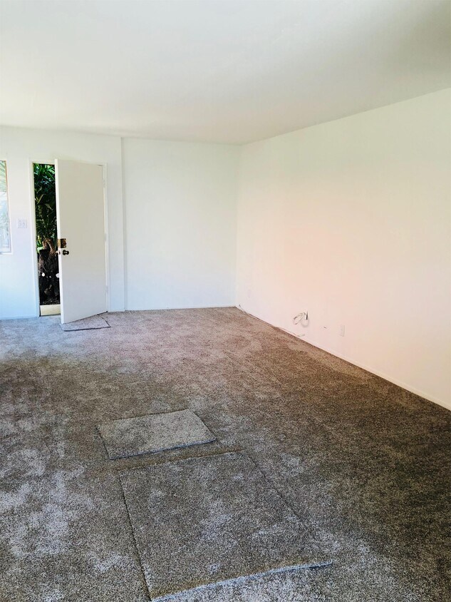 Building Photo - 211 Avenida Santa Barbara