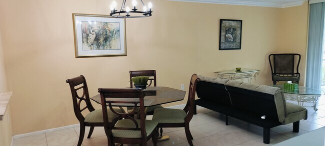 Foto del edificio - 501 Forest Lakes Blvd
