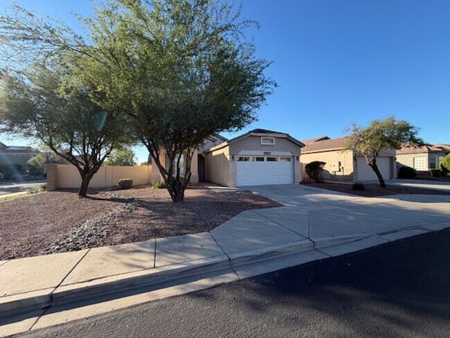 Building Photo - MOVE IN SPECIAL! Charming 3 Bed, 2 Bath in Surprise