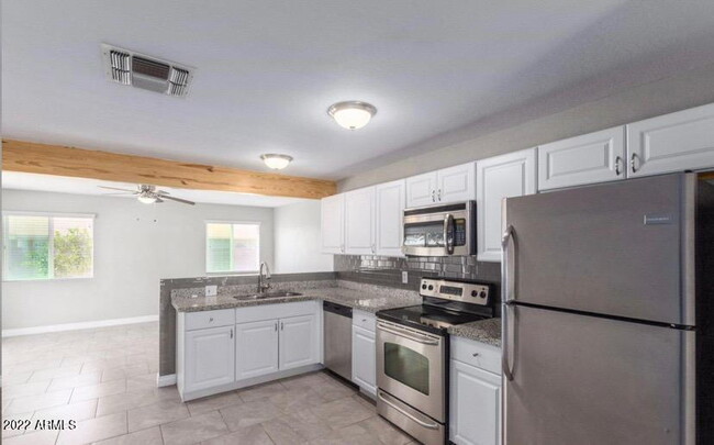 Photo - Renovated Glendale Beauty Apartment