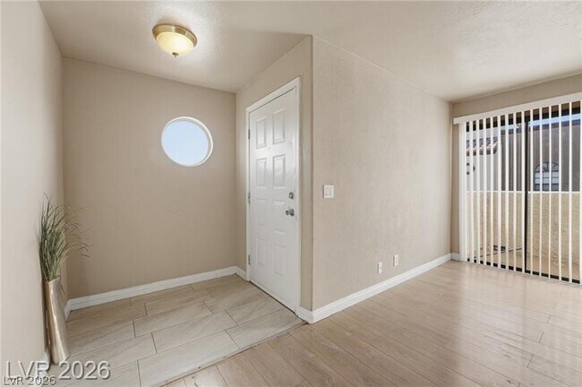 Foto del edificio - 2982 Juniper Hills Blvd