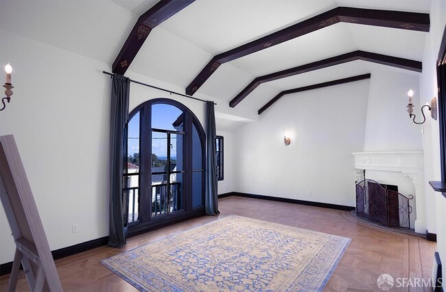 Foto del edificio - 212 Tocoloma Ave