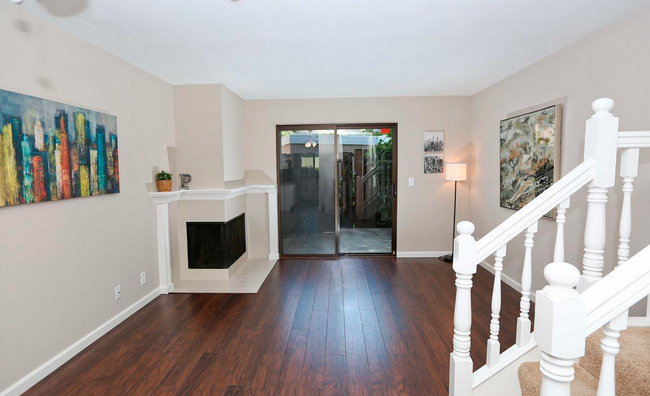 Living Room - 31123 Alvarado Niles Rd