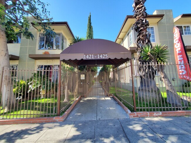 Building Photo - 1421 N Mansfield Ave