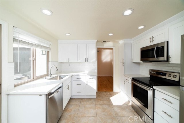 Building Photo - 13 Morena