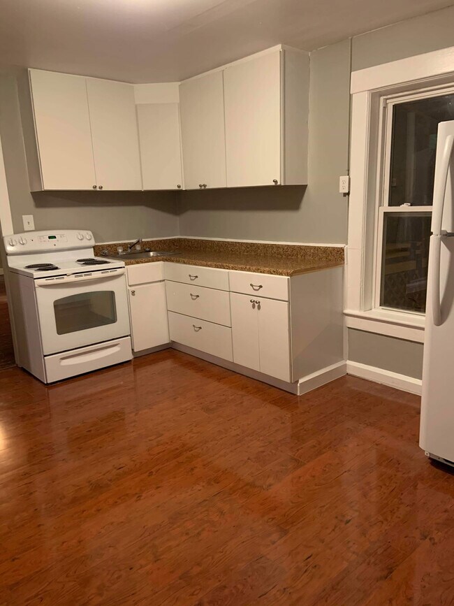 103 Lowe St, Bluefield, VA 24605 Apartments in Bluefield, VA