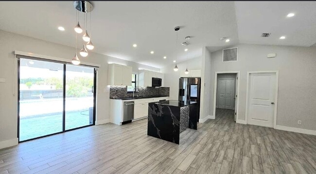 Building Photo - 4020 NW 41st Pl