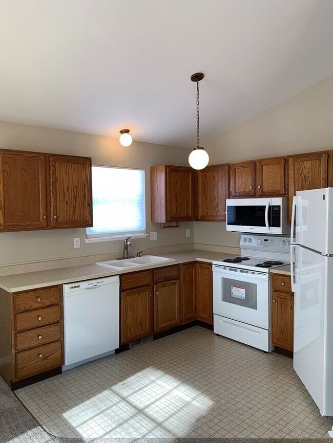 Building Photo - Lovely 2 Bedroom 2 Bathroom Home!