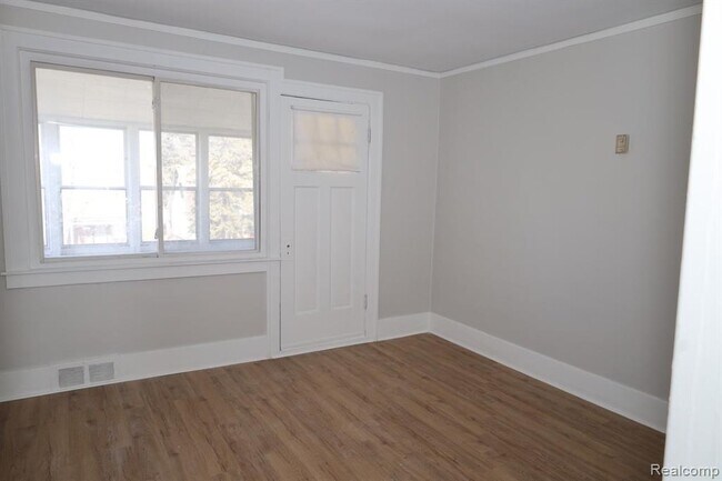 Foto del edificio - 14570 Lappin St