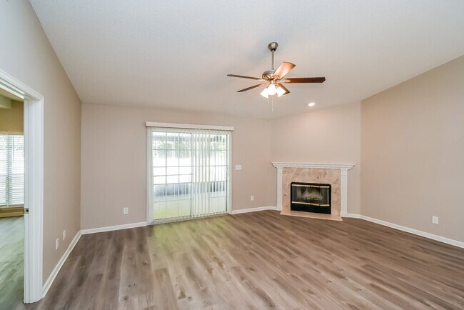 Foto del edificio - 7725 Fawn Lake Dr S