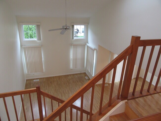 Building Photo - 155 Old Oak Ct E