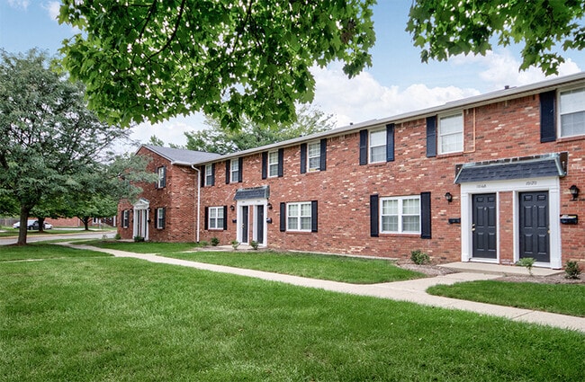 Exterior Townhome Building at Carriage House East - Carriage House East