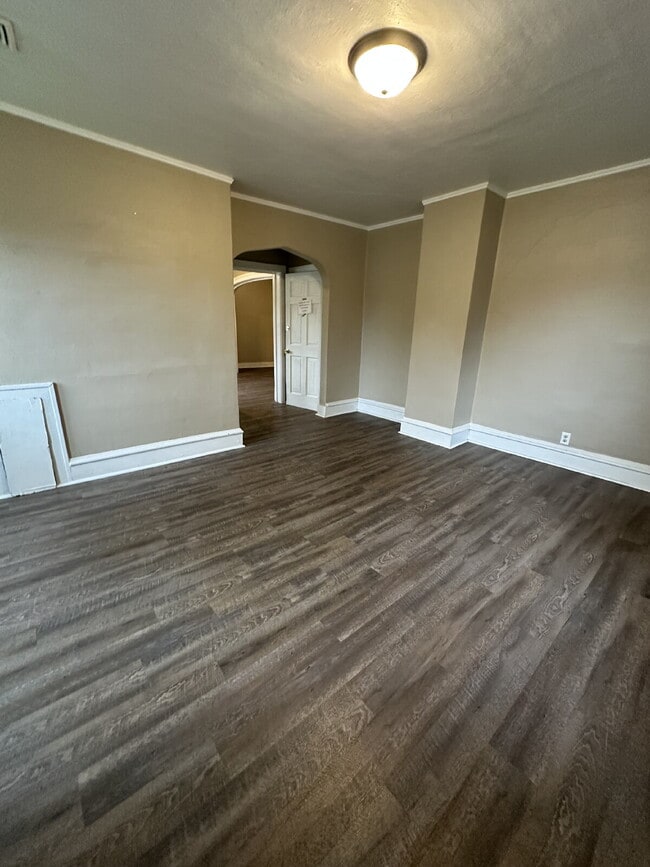 Building Photo - 809 Milton Ave