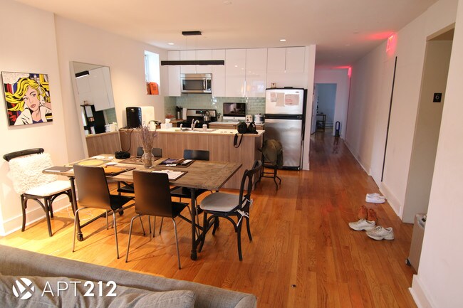 Building Photo - 157 Mott St