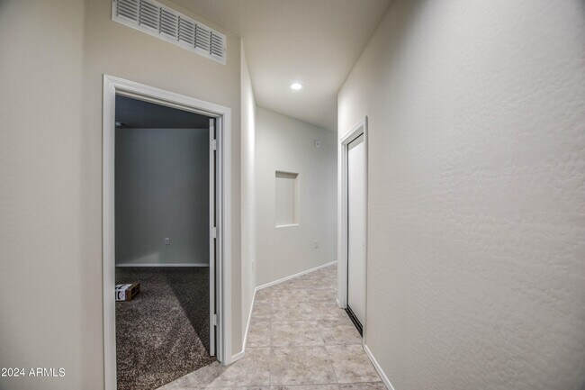 Foto del edificio - 3611 N 307th Dr