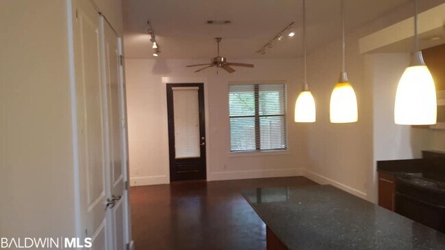 Foto del edificio - 210 Cody Ln