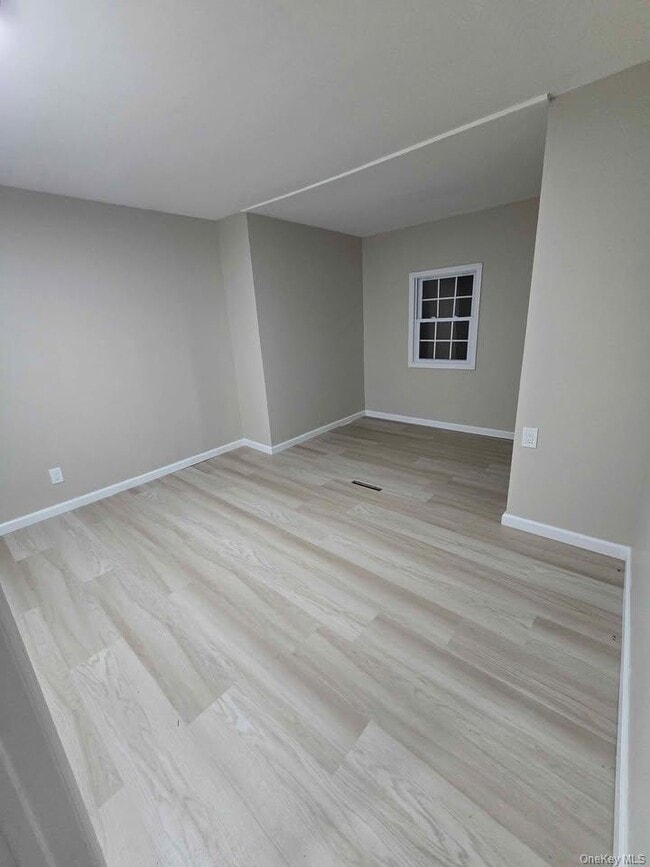 Foto del edificio - 991 N Quaker Ln