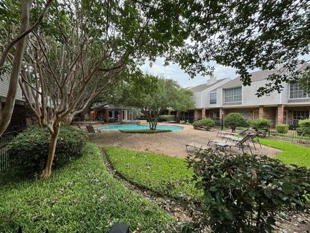 Foto principal - 12921 Abrams Rd
