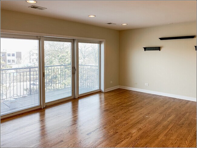 Foto del edificio - 9601 Golf Rd