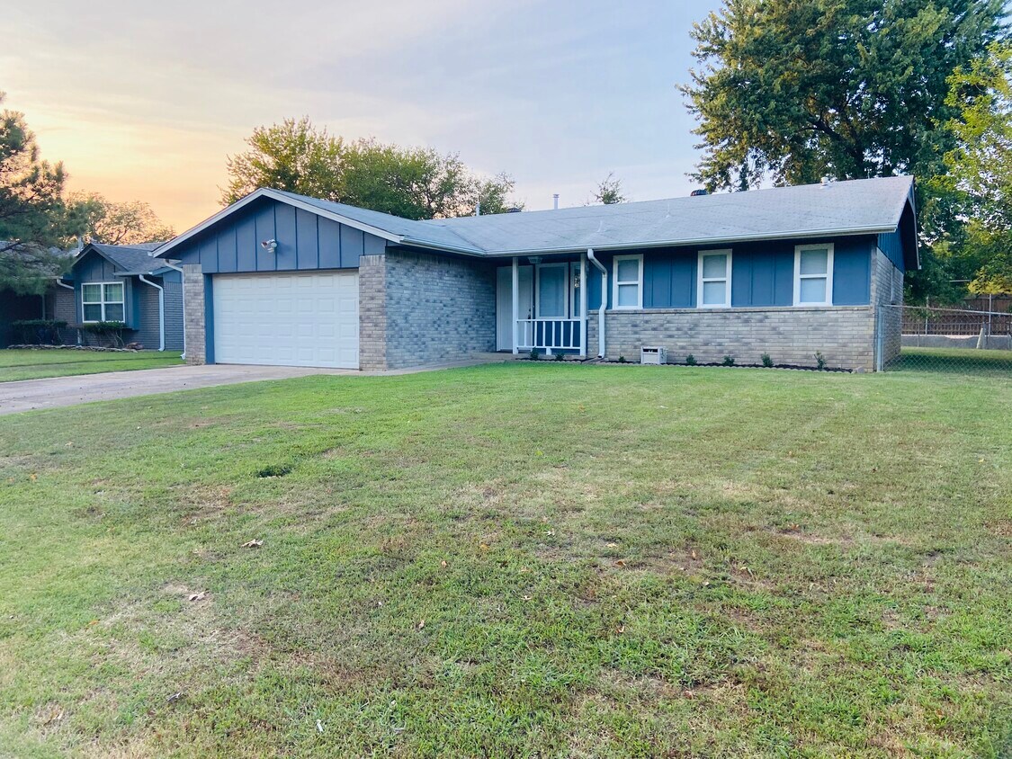 1112 Williams Ct, Claremore, OK 74017 House Rental in Claremore, OK