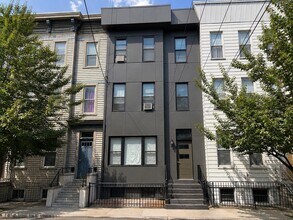 Building Photo - 221 Brunswick St