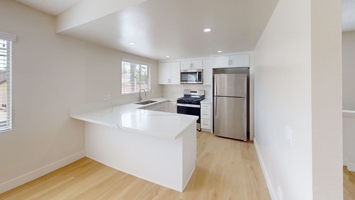 Primary Photo - AVAILABLE NOW!!! 2 BEDROOM / 1 BATHROOM UP...