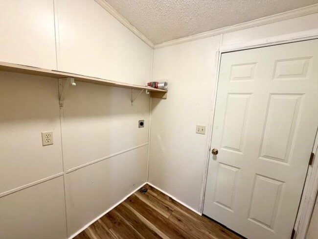 Foto del edificio - 125 Burkhart Ln