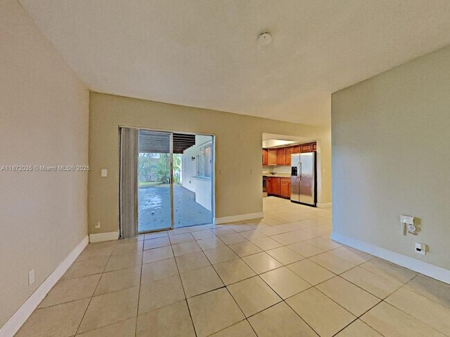 Foto del edificio - 5261 SW 8th Ct