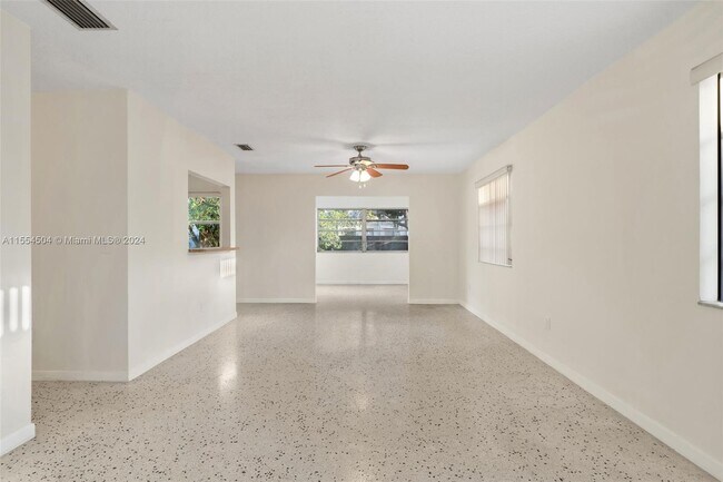 Foto del edificio - 8873 SW 25th St