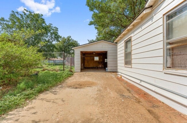 Building Photo - 2219 N 5th St