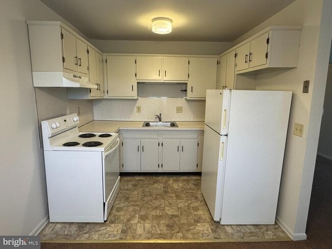 Building Photo - 3876 Shadywood Dr