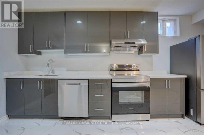 Building Photo - 208 Twyn Rivers Dr