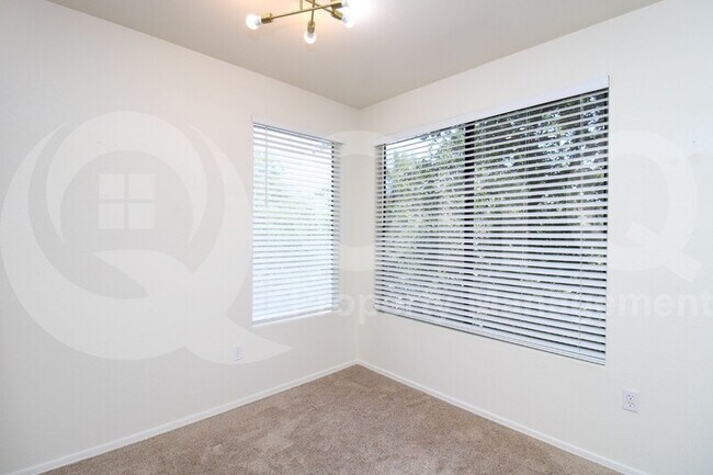 Building Photo - 4925 E Desert Cove Ave