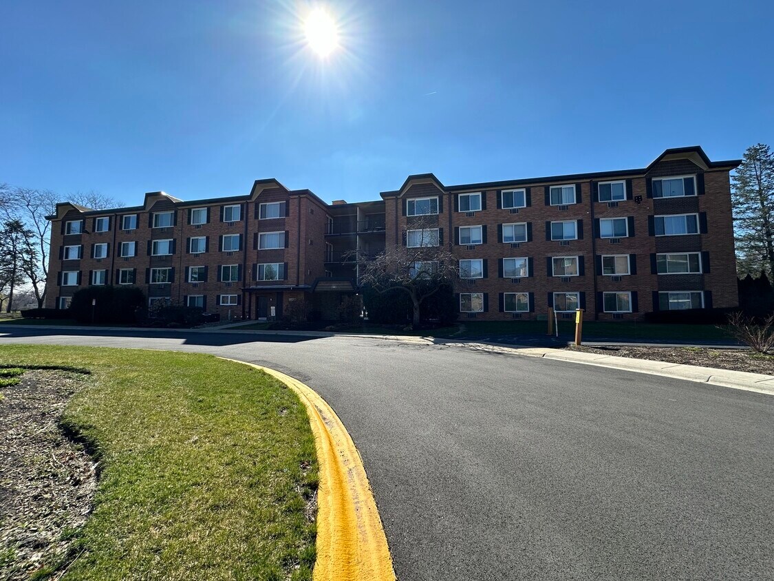 Foto principal - 1216 S New Wilke Rd