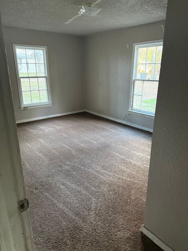 Building Photo - 3453 Desoto St