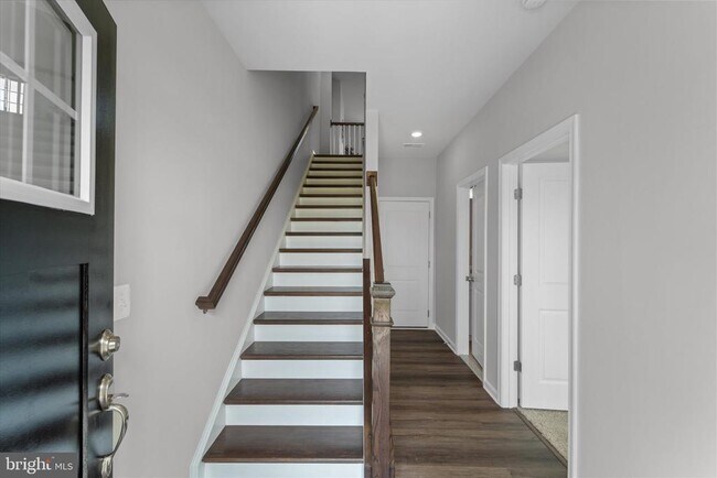 Foto del edificio - 705 Sawback Sq NE