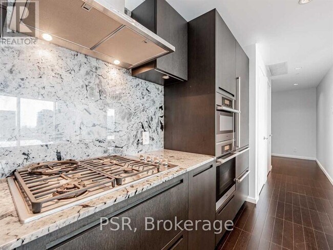 Photo du bâtiment - 180 University Ave