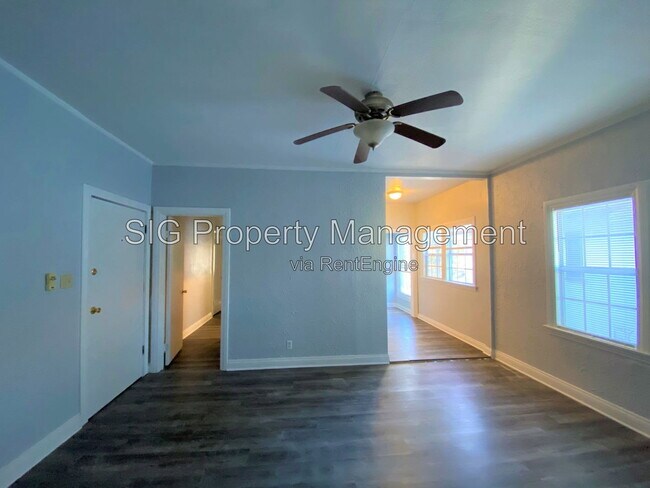 Foto del edificio - 731 S Chevy Chase Dr