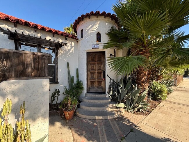 Building Photo - Adorable Spanish 2 bedroom home in the heart of Long Beach