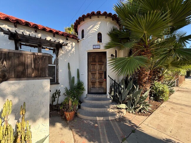 Foto del edificio - Adorable Spanish 2 bedroom home in the heart of Long Beach